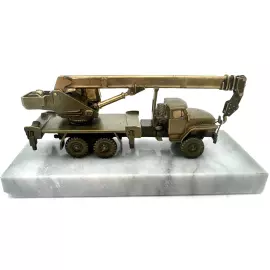 Сувенир из бронзы и мрамора "Автокран"